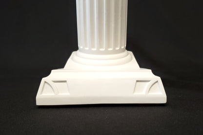 Detailansicht des weißen Nertas Boxhandschuhständers/-halters. Zu sehen ist ein weißer Boxhandschuhhalter/-ständer
